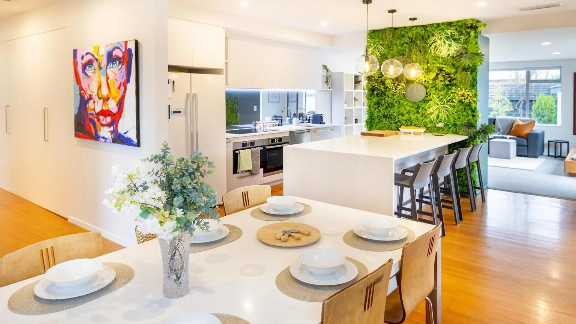Private Family City Retreat, Sleeps 8 Christchurch