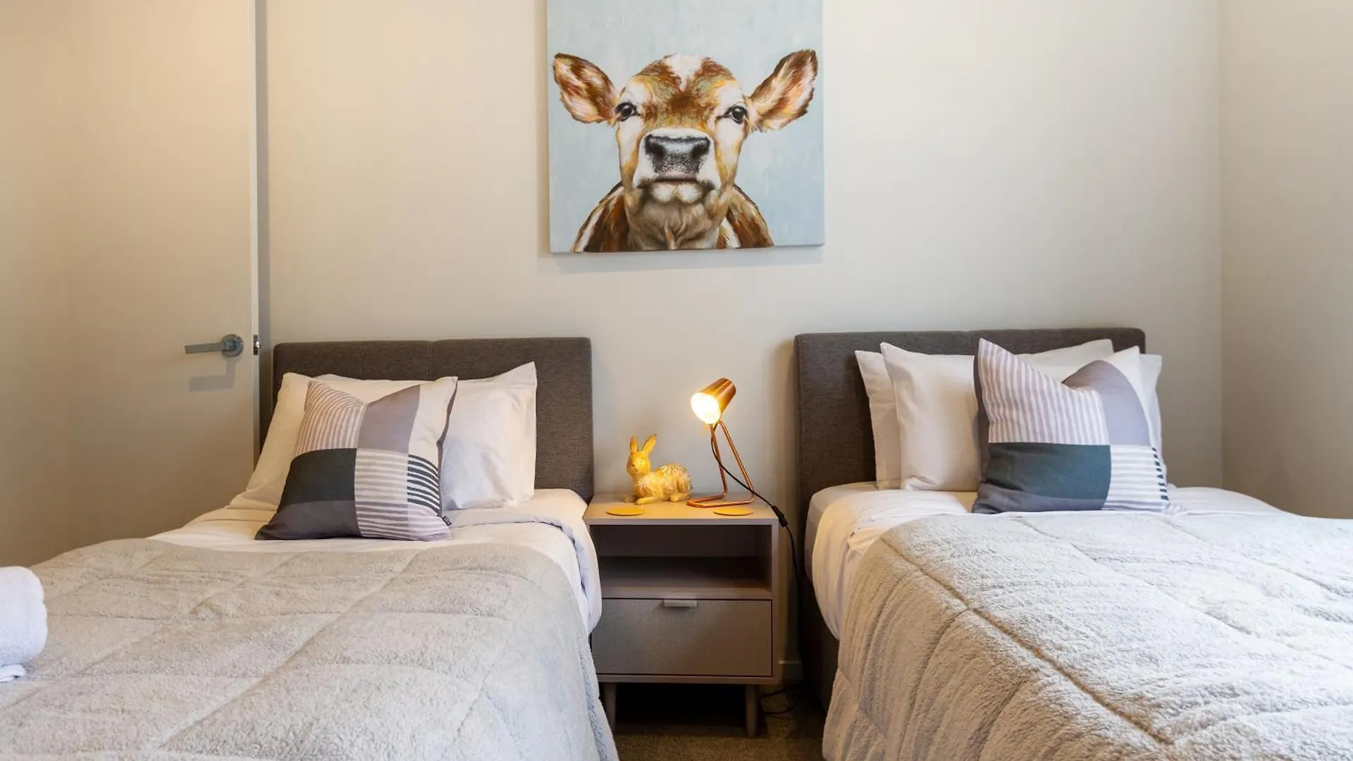 Apartment Private Family City Retreat, Sleeps 8 Christchurch New Zealand