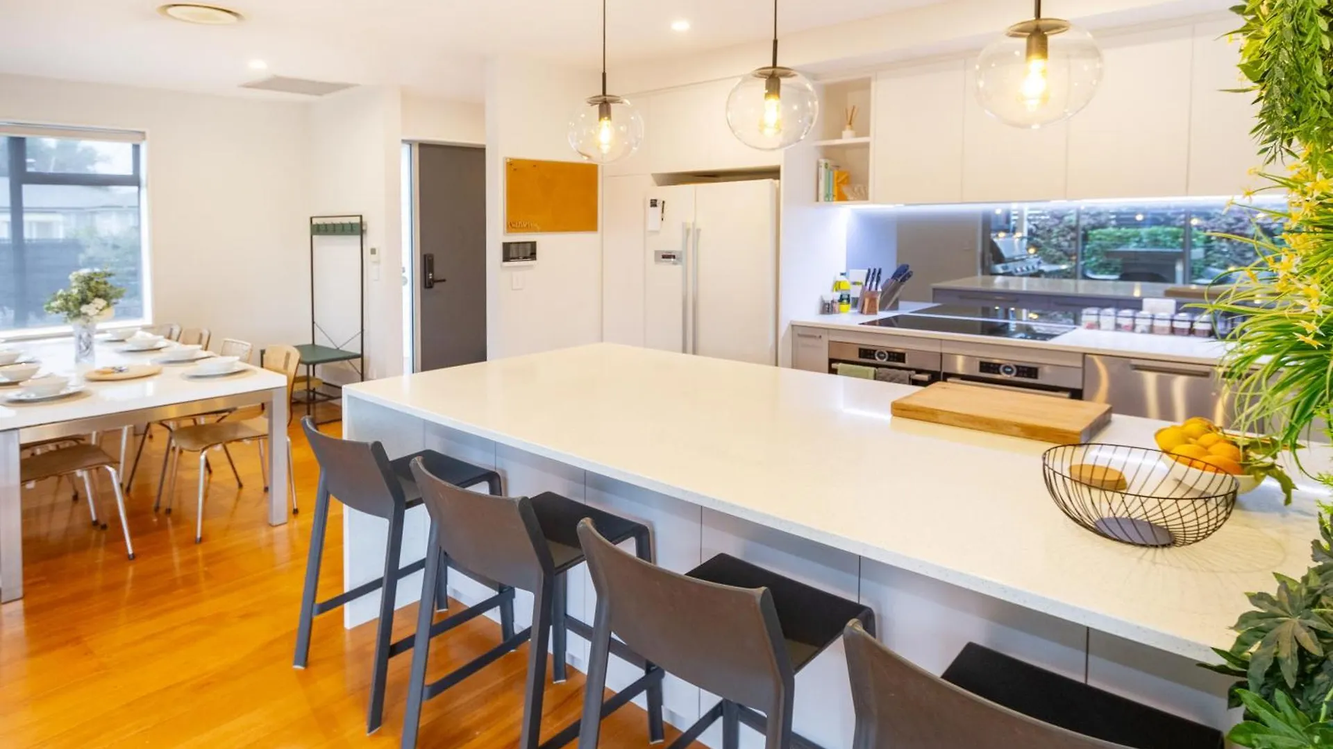 Apartment Private Family City Retreat, Sleeps 8 Christchurch